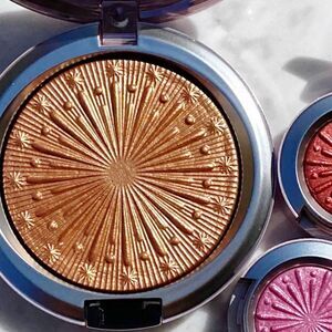 MAC Cosmetics Limited Edition Frosted Firework Skinfinish Highlighter